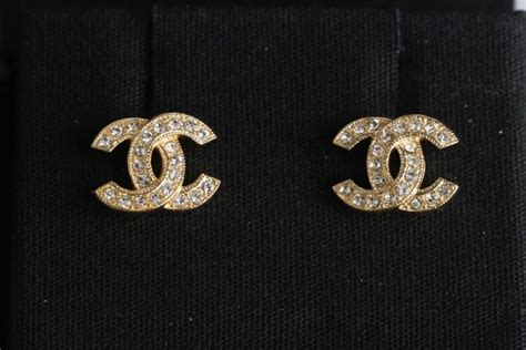 chanel 14v a42175 y02003 z2800|Stud earrings .